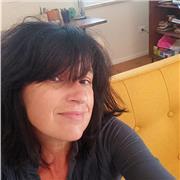 Insegnante storia e italiano impartisce lezioni di storia per studenti scuole secondaria I e II grado